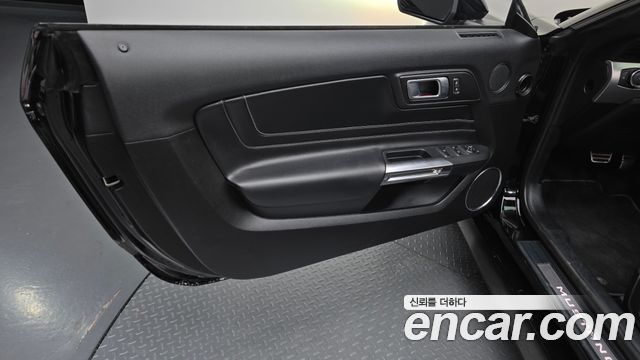Ford Mustang 2022 — photo 14