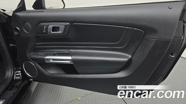 Ford Mustang 2022 — photo 15