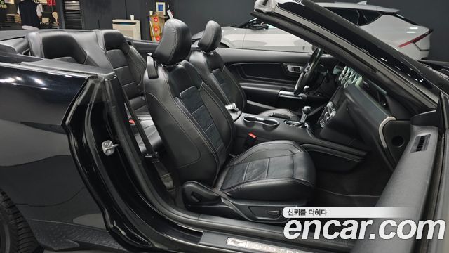 Ford Mustang 2022 — photo 16