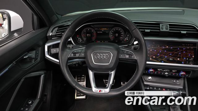 Audi Q3 2022 — photo 19