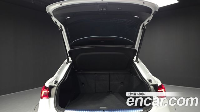 Audi Q3 2022 — photo 26