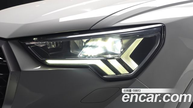 Audi Q3 2022 — photo 8