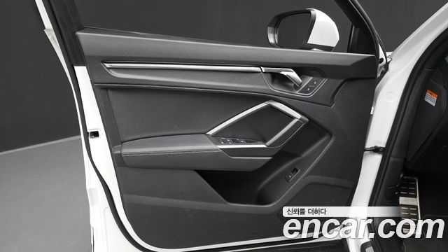 Audi Q3 2022 — photo 14