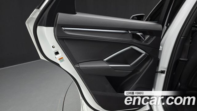 Audi Q3 2022 — photo 15