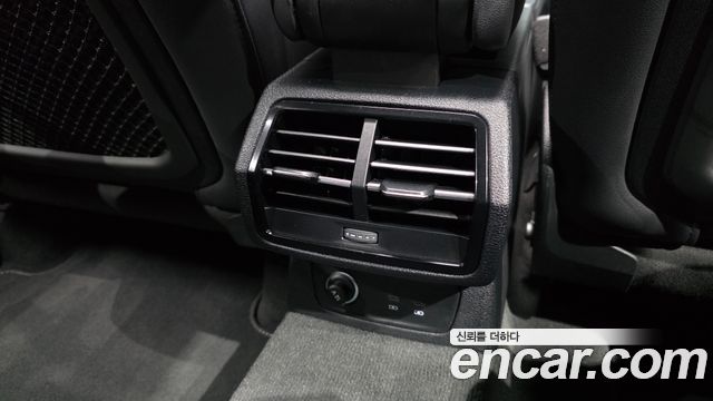 Audi Q3 2022 — photo 31