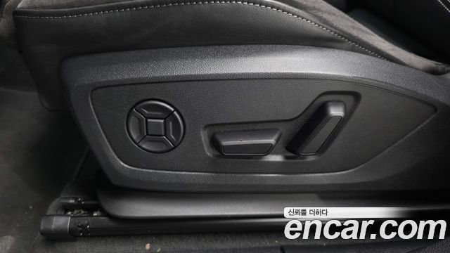 Audi Q3 2022 — photo 32