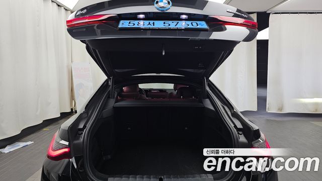 BMW i4 2022 — photo 25
