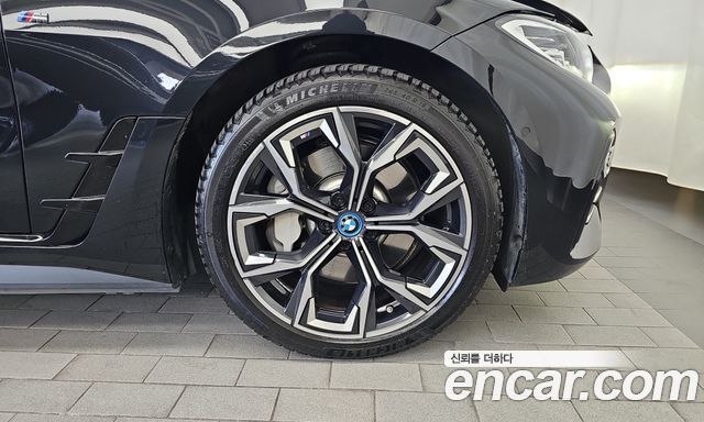 BMW i4 2022 — photo 7
