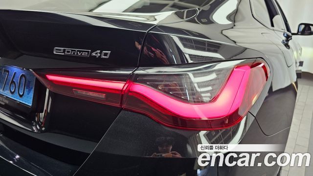 BMW i4 2022 — photo 9