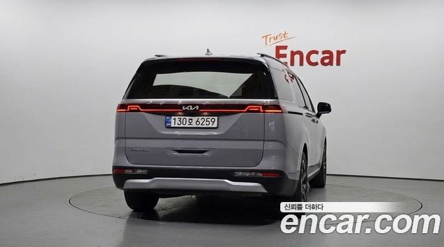 Kia Canival 2023 — photo 4