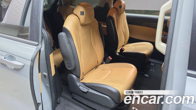 Kia Canival 2023 — photo 17