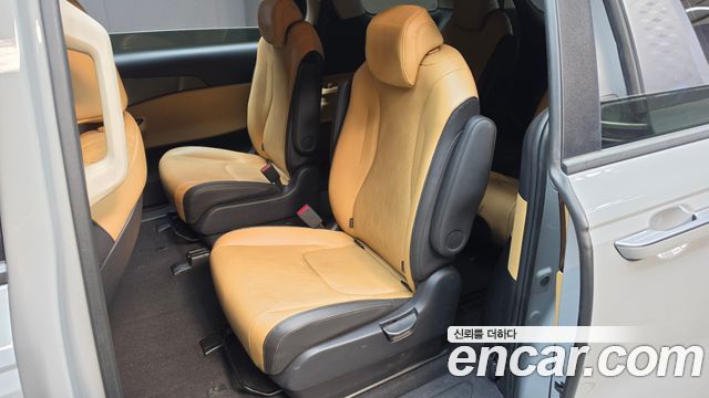 Kia Canival 2023 — photo 16