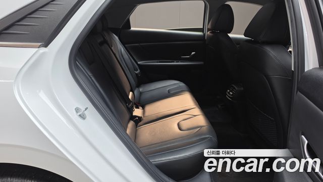 Hyundai AVANTE 2023 — photo 17