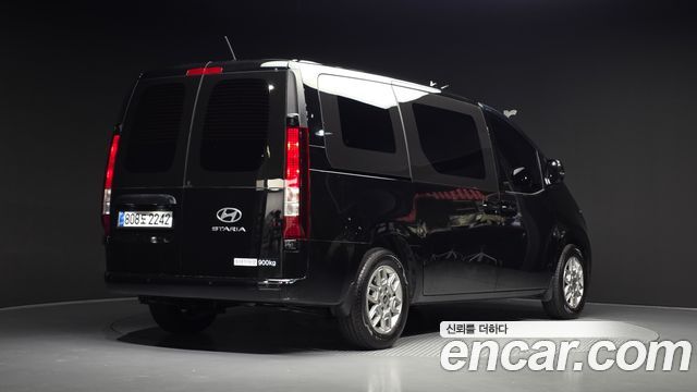 Hyundai Staria 2025 — photo 2