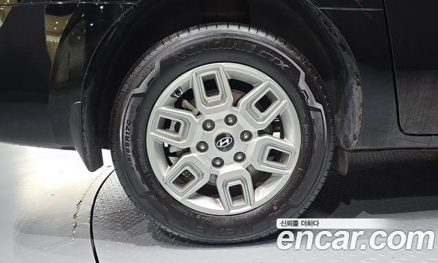 Hyundai Staria 2025 — photo 5