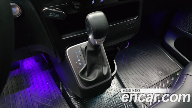 Hyundai Staria 2025 — photo 12