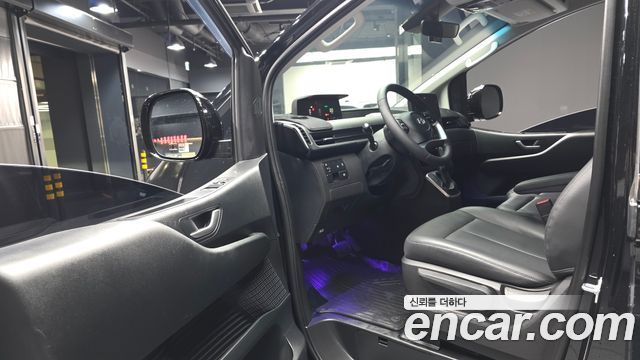 Hyundai Staria 2025 — photo 13