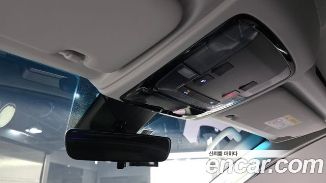 Hyundai Staria 2025 — photo 25