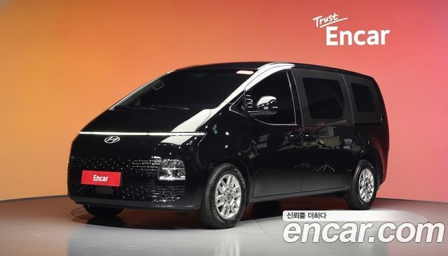 Hyundai Staria 2025 — photo 1