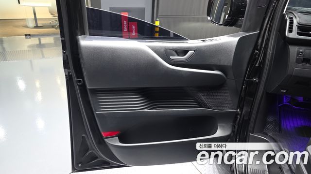 Hyundai Staria 2025 — photo 14