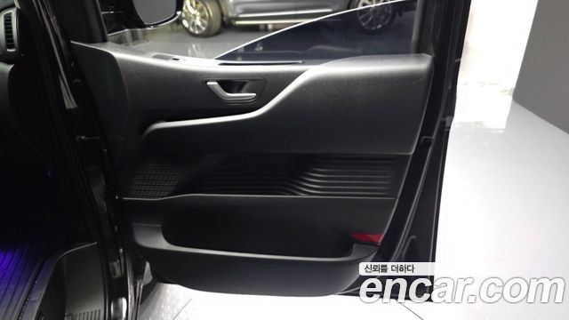 Hyundai Staria 2025 — photo 15