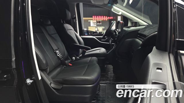 Hyundai Staria 2025 — photo 16