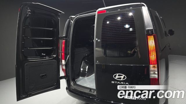 Hyundai Staria 2025 — photo 29