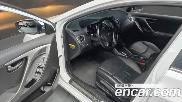 Hyundai AVANTE 2015 — photo 13