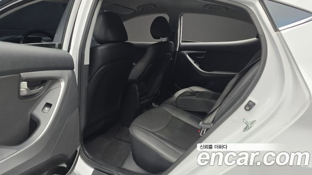 Hyundai AVANTE 2015 — photo 17