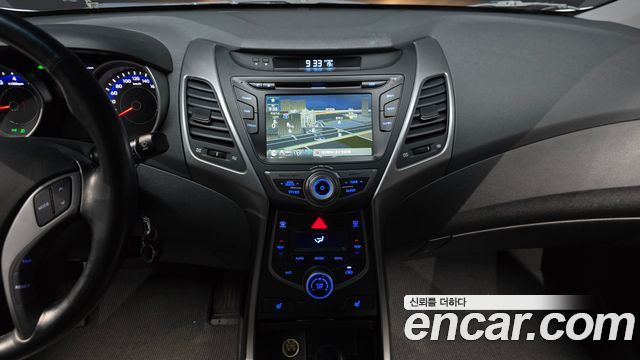 Hyundai AVANTE 2015 — photo 19