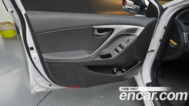 Hyundai AVANTE 2015 — photo 14