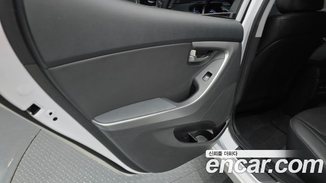 Hyundai AVANTE 2015 — photo 15