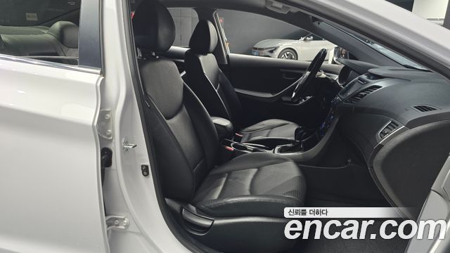 Hyundai AVANTE 2015 — photo 16