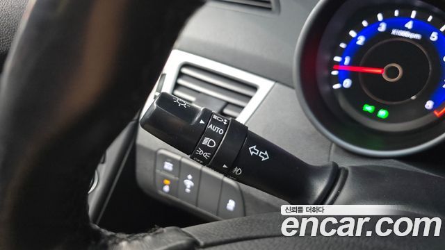Hyundai AVANTE 2015 — photo 28
