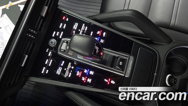 Porsche Cayenne 2020 — photo 12