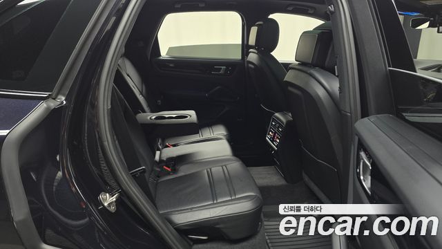 Porsche Cayenne 2020 — photo 17