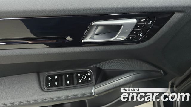 Porsche Cayenne 2020 — photo 24