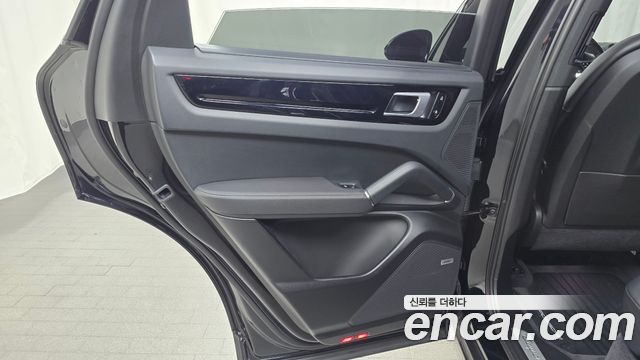 Porsche Cayenne 2020 — photo 15