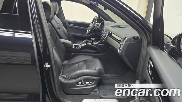 Porsche Cayenne 2020 — photo 16