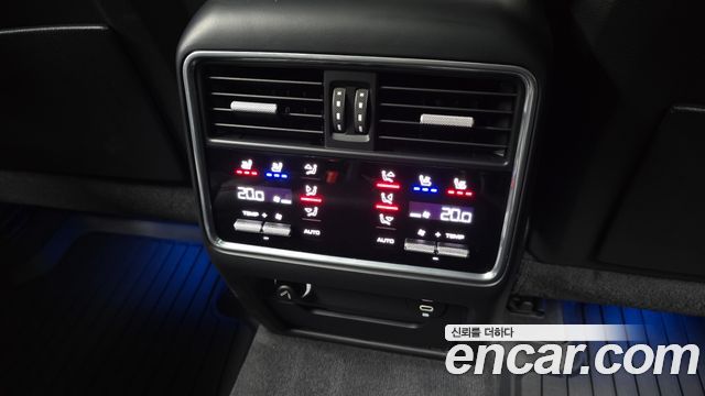 Porsche Cayenne 2020 — photo 29