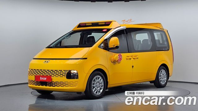 Hyundai Staria 2022 — photo 1