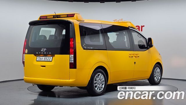 Hyundai Staria 2022 — photo 2