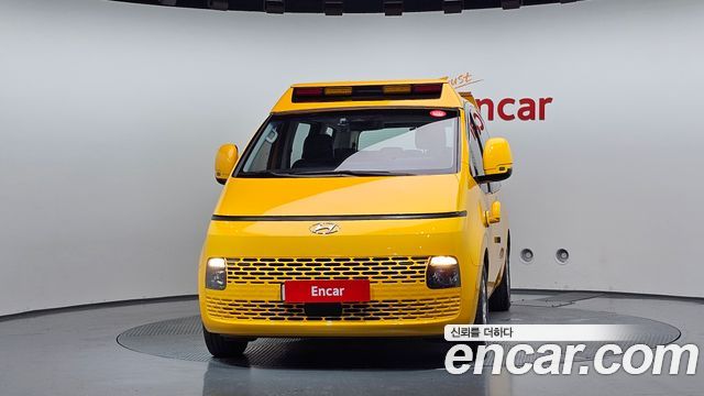 Hyundai Staria 2022 — photo 3