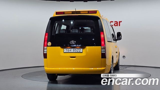 Hyundai Staria 2022 — photo 4