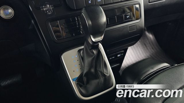 Hyundai Staria 2022 — photo 9