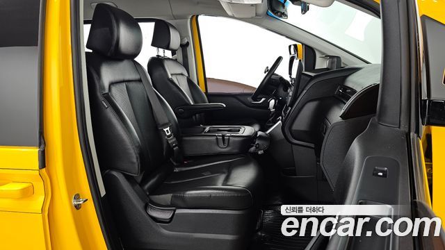 Hyundai Staria 2022 — photo 11
