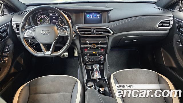 Infiniti Q30 2017 — photo 10