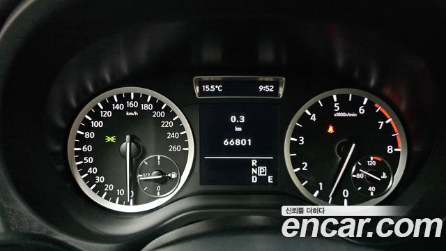 Infiniti Q30 2017 — photo 11
