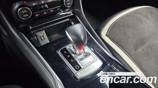 Infiniti Q30 2017 — photo 12