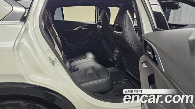 Infiniti Q30 2017 — photo 17